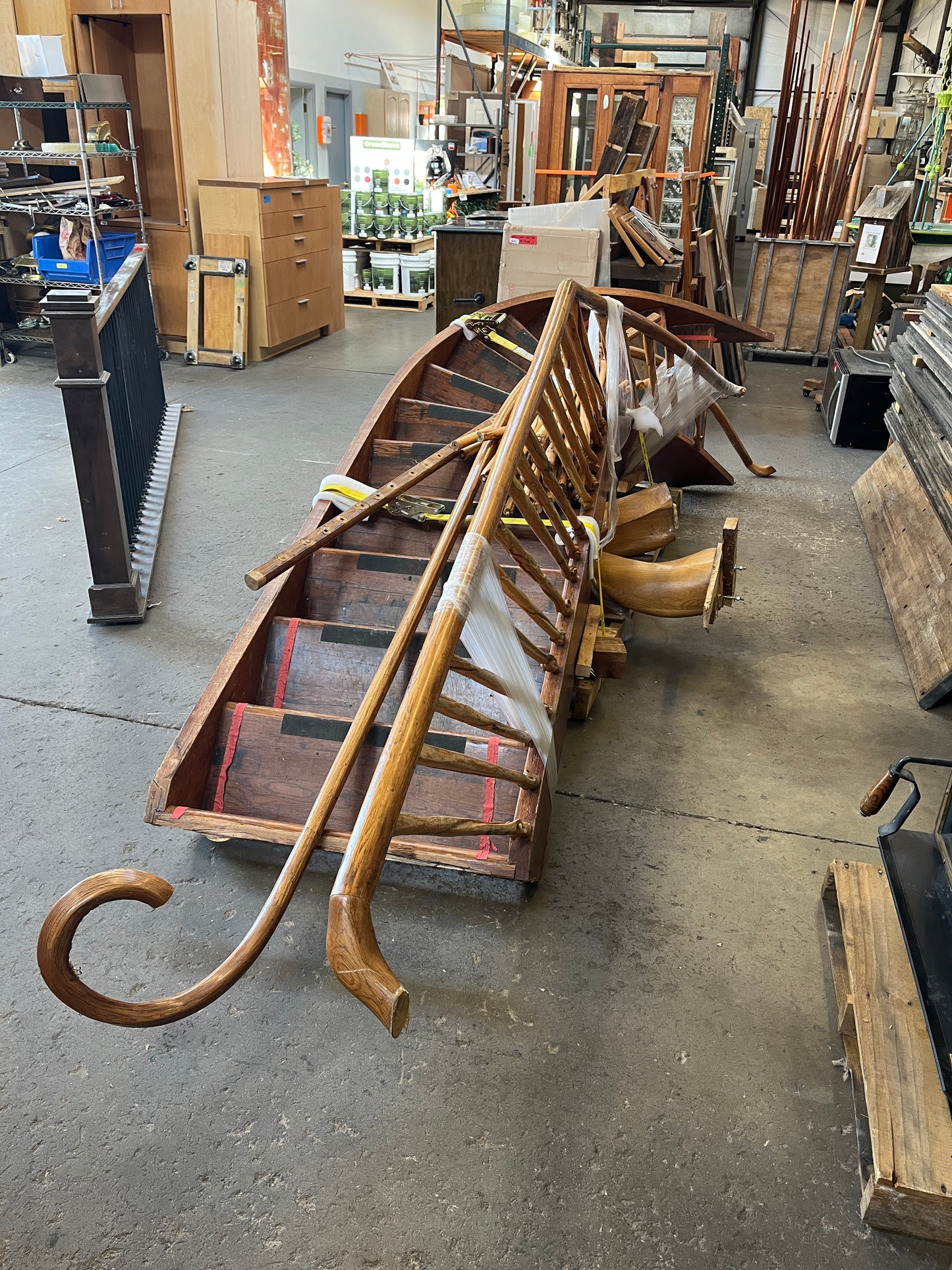 Curved Oak Staircase With Handrails And Spindles [#113.99]