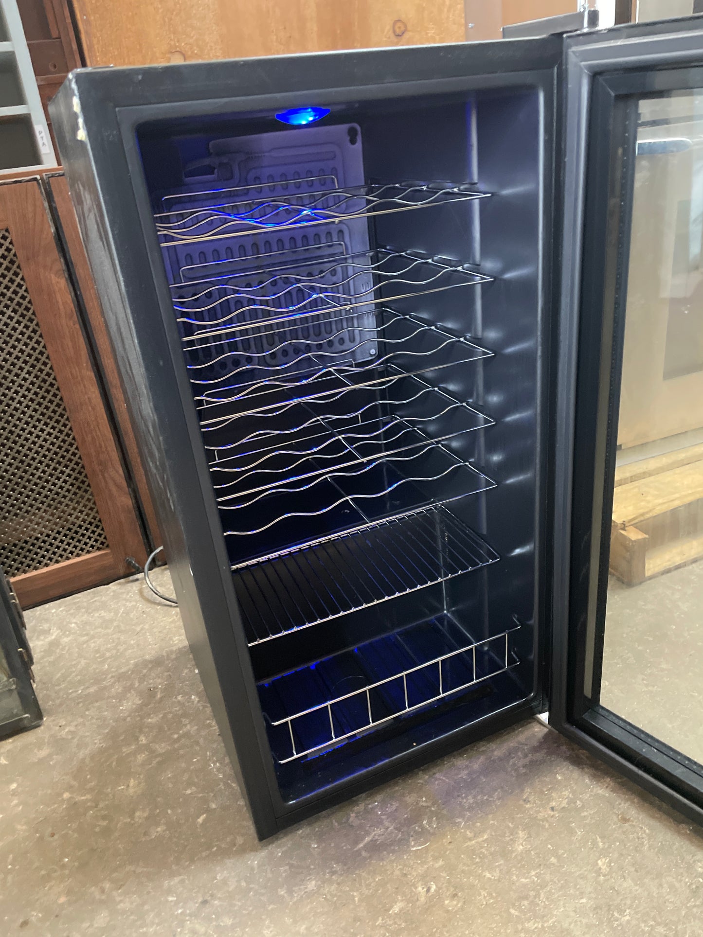 Vinotemp Wine Cooler, Model VT-27 TS, 27 Bottle Capacity