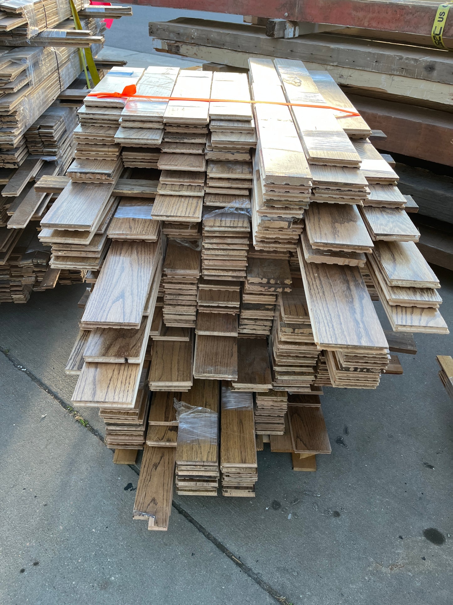 White Oak Hardwood Flooring 4" & 5" 300 sqft [1111.01]