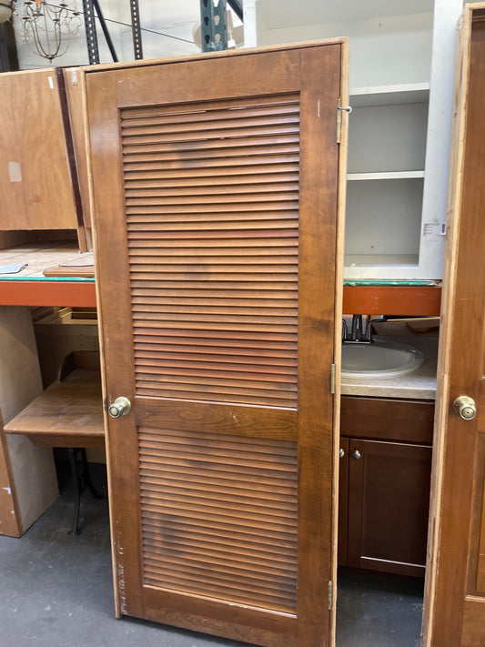 32x78 RHS Interior Hollow Louvered Prehung, Wood Finish