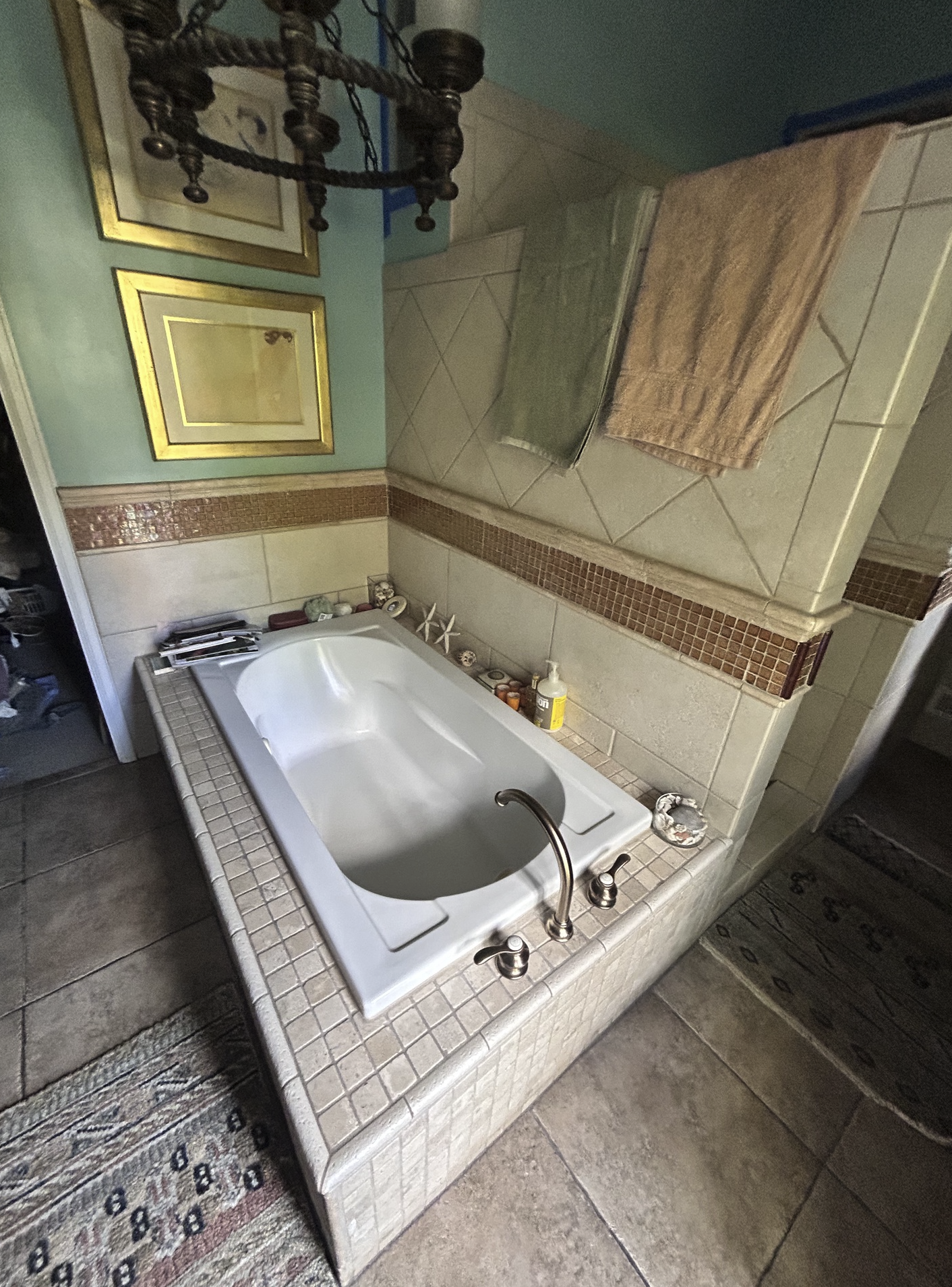 Whirlpool Bathtub with Pump – 60 in x 32 in [815.11]