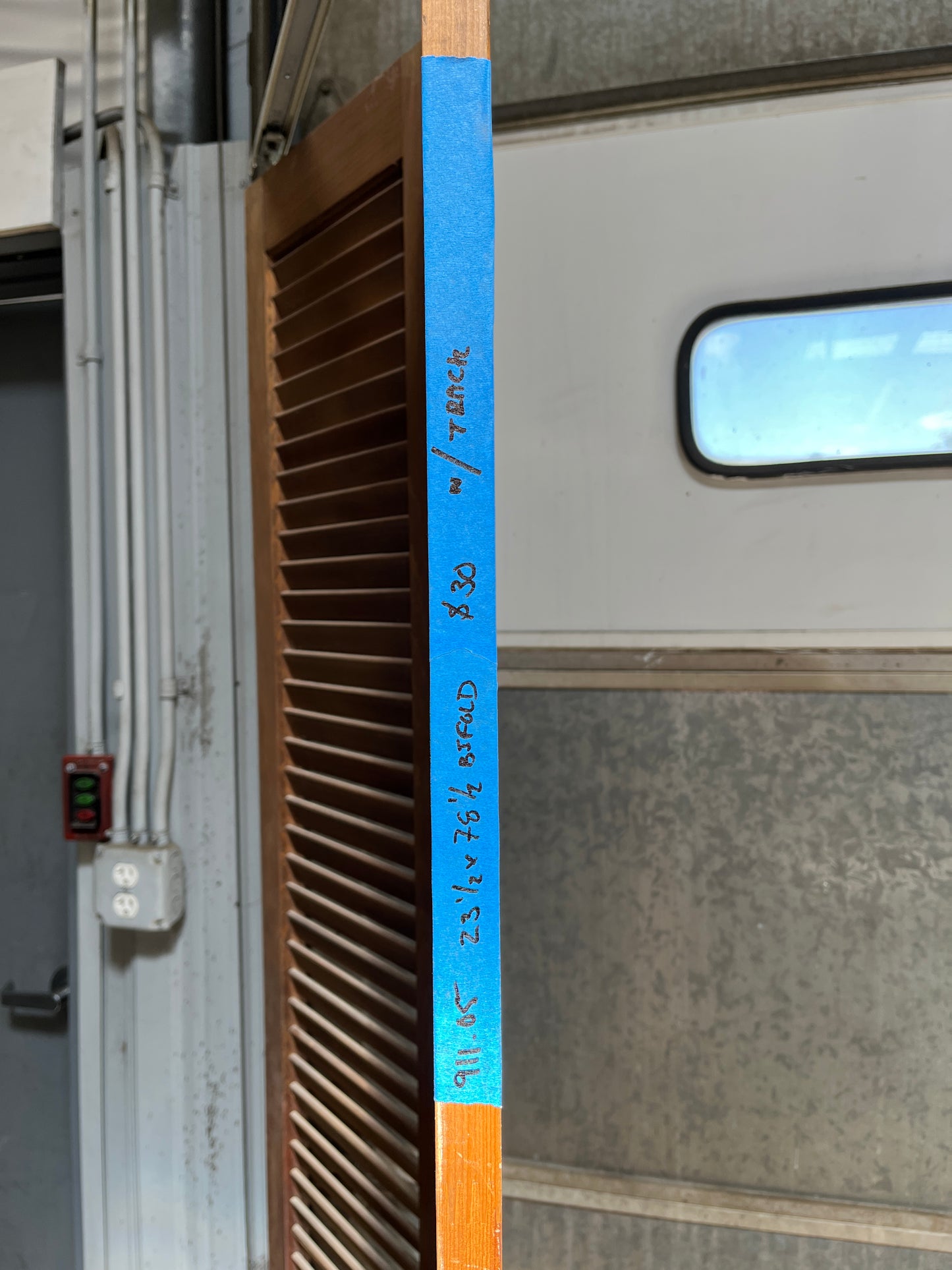 Wood Louvered Bifold Door with Track [911.06]